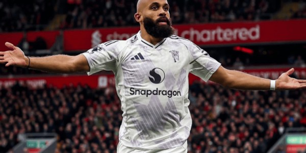 曼联连斩3大豪门，卡里克4连胜抢下12分，球迷：13连胜极限夺冠吧