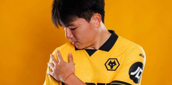 国足两新星留洋路各异：徐彬迎狼队首秀，王钰栋憾失德甲豪门邀约