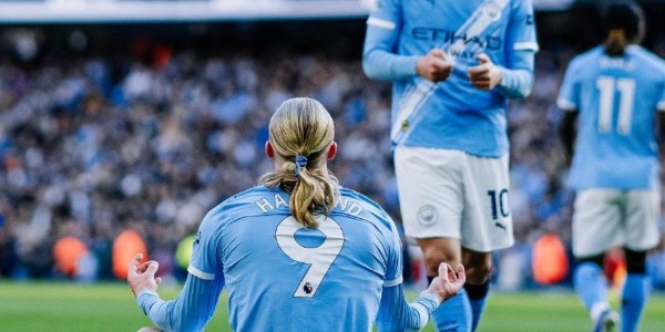 曼城2-1阿森纳，补赛赢球就可登顶，英超争冠彻底反转谁最关键